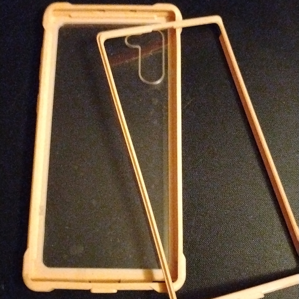 🌻5/10.  New pink phone Case